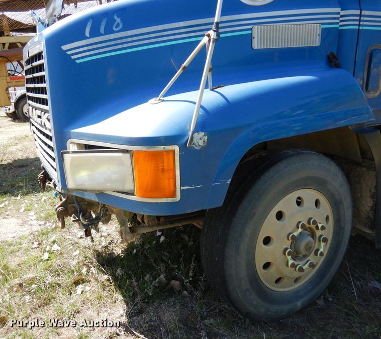 image for item KU9970 1997 Mack CH613  semi truck