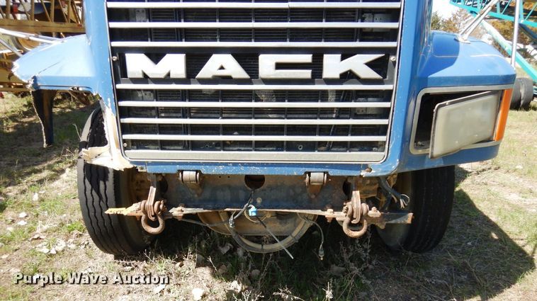 image for item KU9970 1997 Mack CH613  semi truck
