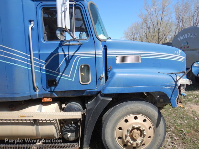 image for item KU9970 1997 Mack CH613  semi truck