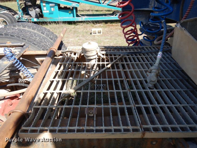 image for item KU9970 1997 Mack CH613  semi truck