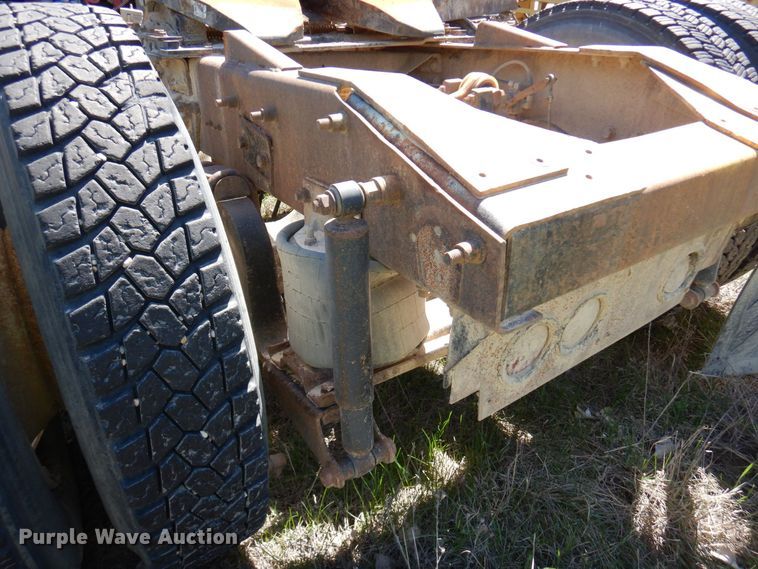 image for item KU9970 1997 Mack CH613  semi truck