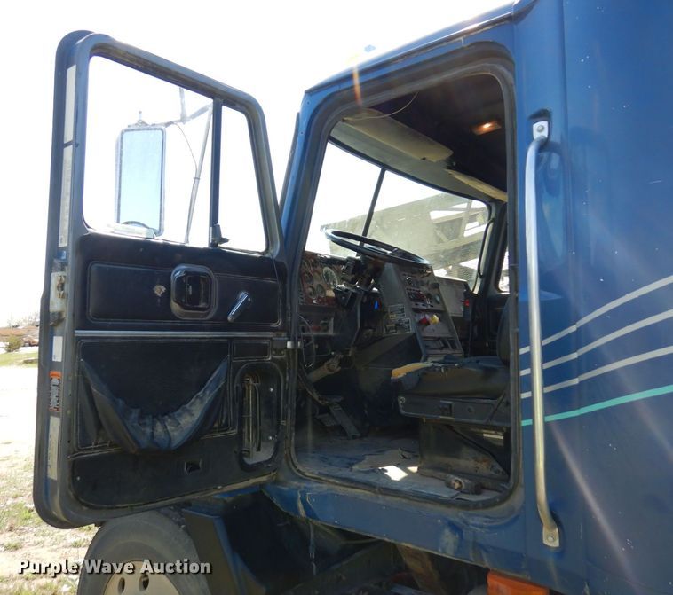 image for item KU9970 1997 Mack CH613  semi truck