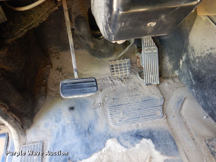 image for item KU9970 1997 Mack CH613  semi truck