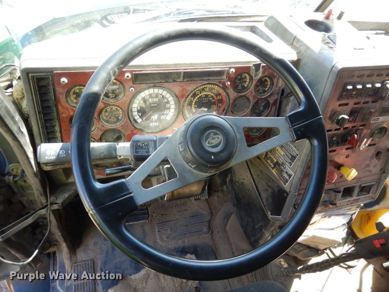 image for item KU9970 1997 Mack CH613  semi truck