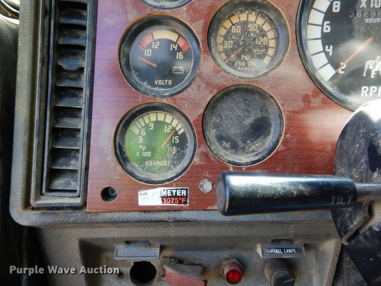 image for item KU9970 1997 Mack CH613  semi truck