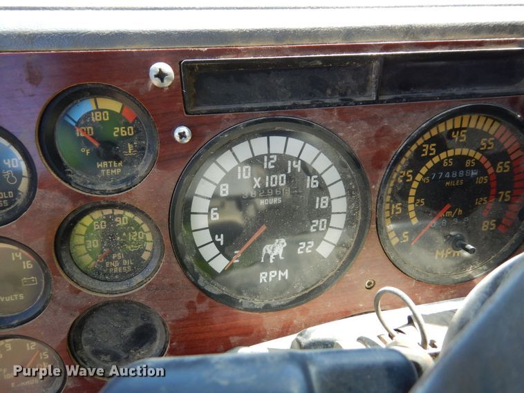 image for item KU9970 1997 Mack CH613  semi truck