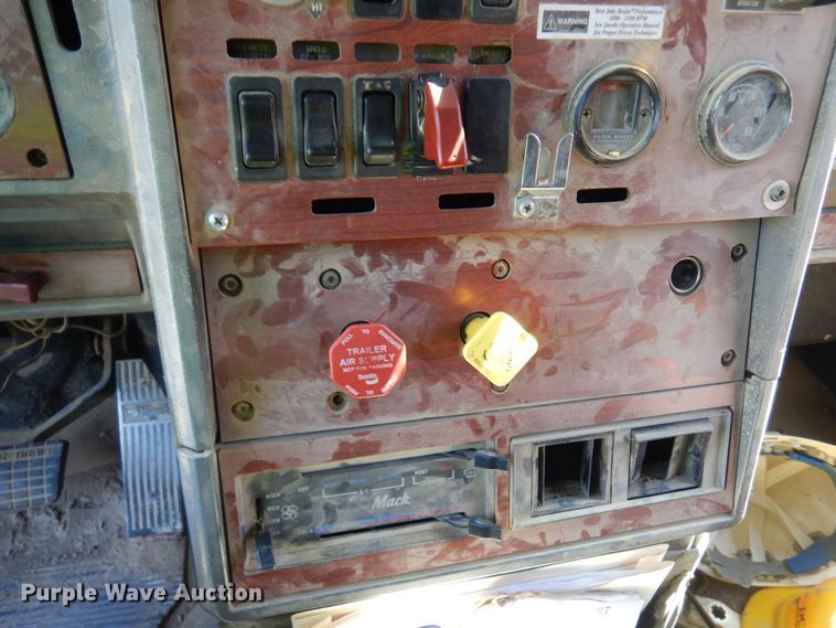 image for item KU9970 1997 Mack CH613  semi truck