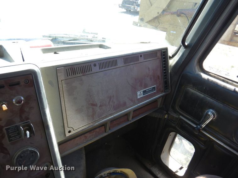 image for item KU9970 1997 Mack CH613  semi truck