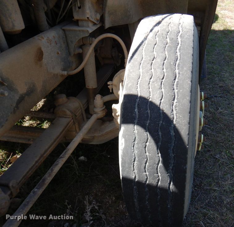 image for item KU9970 1997 Mack CH613  semi truck