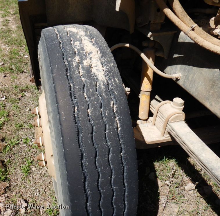 image for item KU9970 1997 Mack CH613  semi truck