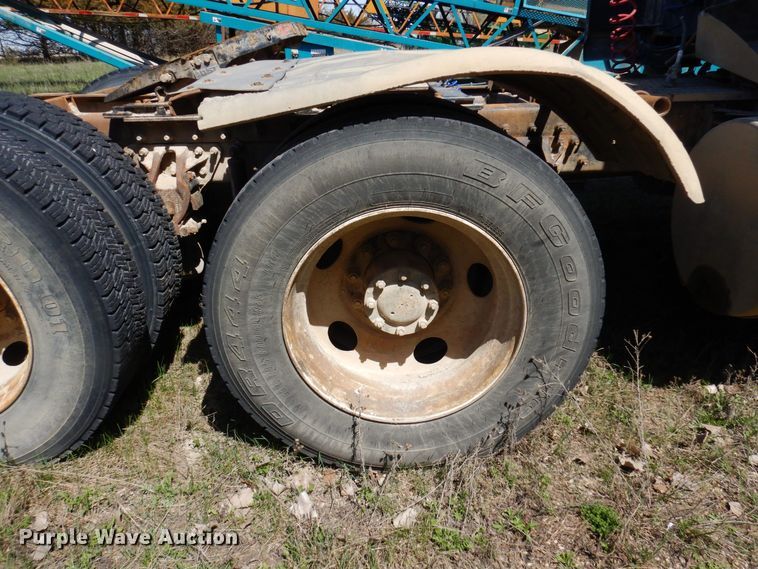 image for item KU9970 1997 Mack CH613  semi truck