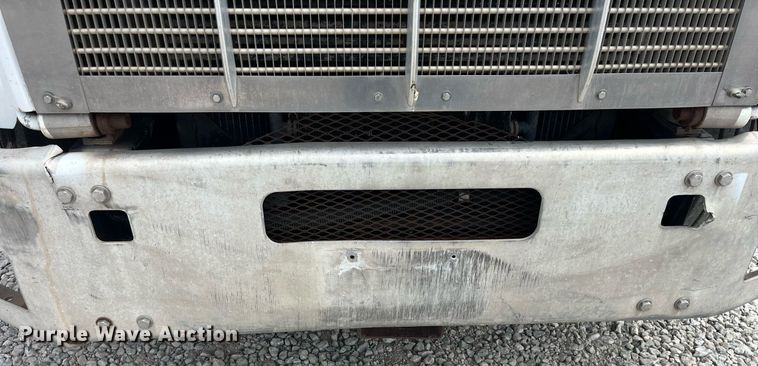 image for item LA9943 1997 Kenworth T800  semi truck