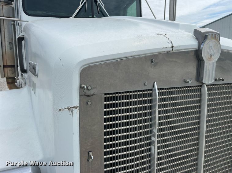image for item LA9943 1997 Kenworth T800  semi truck