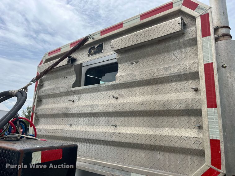 image for item LA9943 1997 Kenworth T800  semi truck