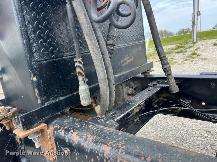 image for item LA9943 1997 Kenworth T800  semi truck