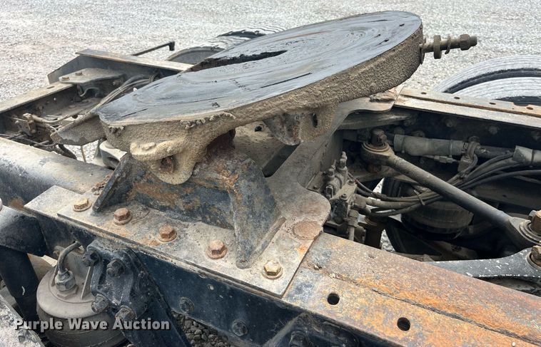 image for item LA9943 1997 Kenworth T800  semi truck