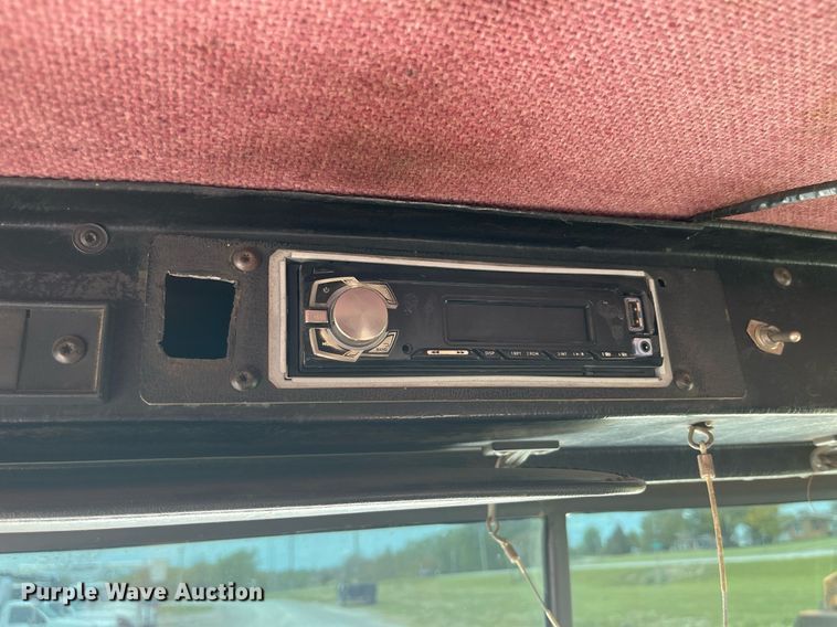 image for item LA9943 1997 Kenworth T800  semi truck