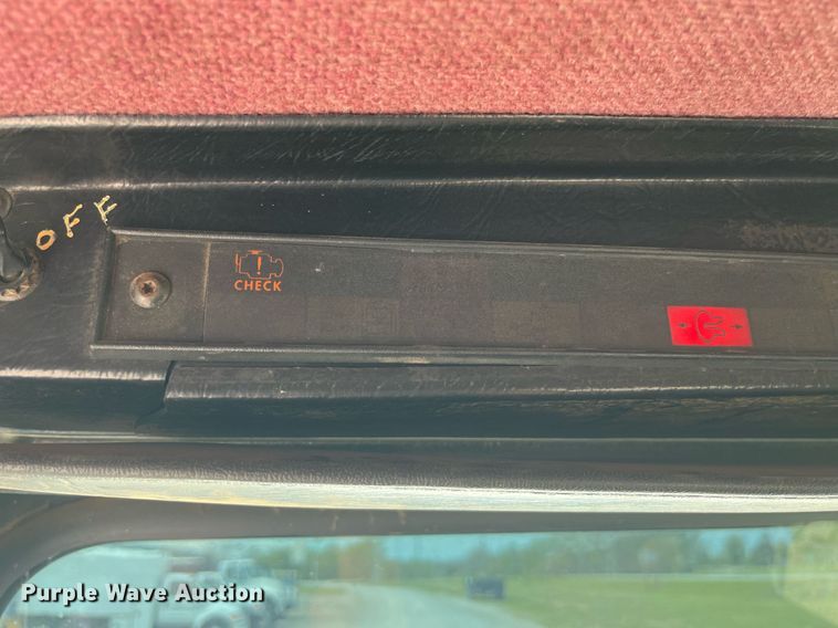 image for item LA9943 1997 Kenworth T800  semi truck