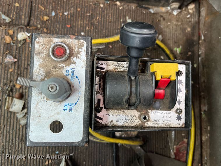 image for item LA9943 1997 Kenworth T800  semi truck