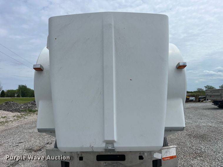 image for item LA9943 1997 Kenworth T800  semi truck