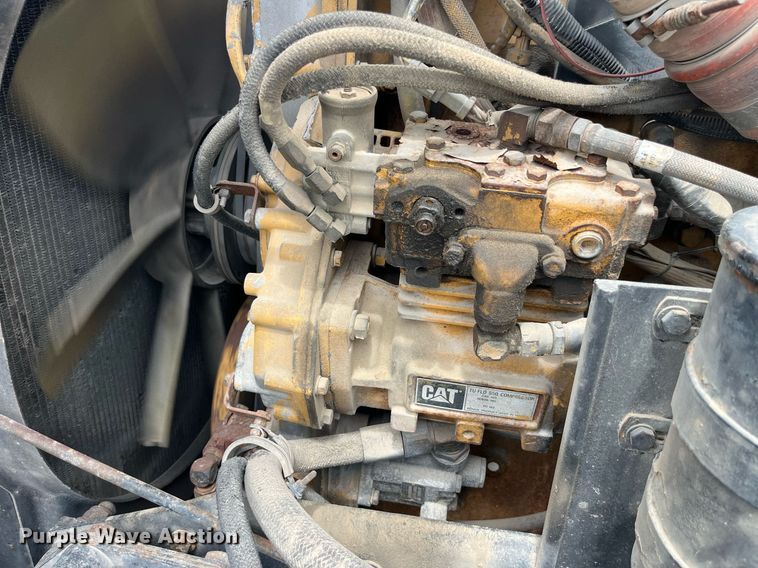 image for item LA9943 1997 Kenworth T800  semi truck