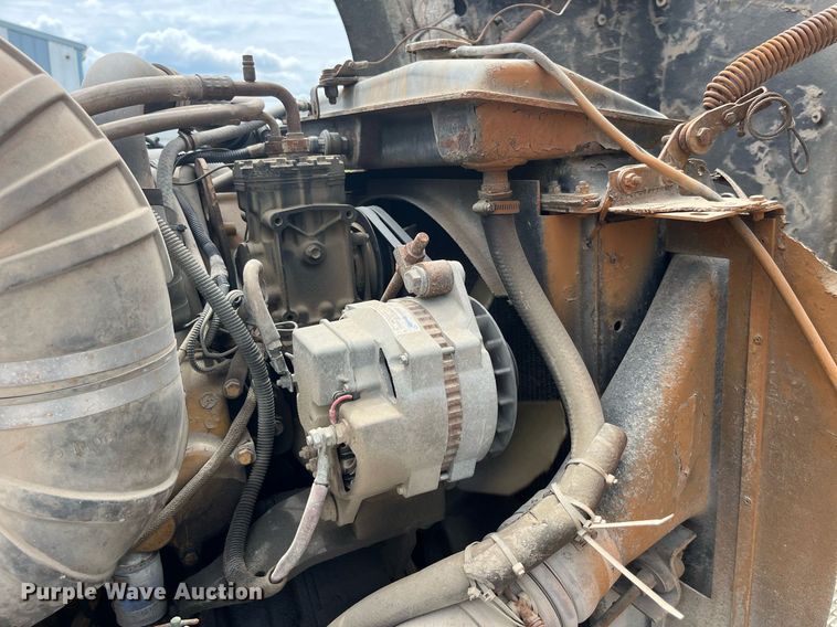 image for item LA9943 1997 Kenworth T800  semi truck