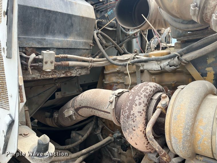 image for item LA9943 1997 Kenworth T800  semi truck