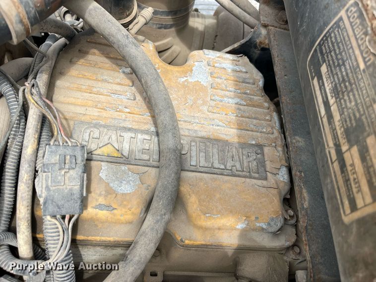 image for item LA9943 1997 Kenworth T800  semi truck