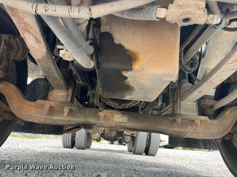 image for item LA9943 1997 Kenworth T800  semi truck