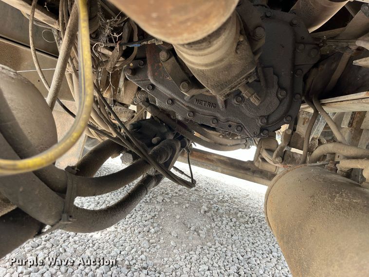 image for item LA9943 1997 Kenworth T800  semi truck