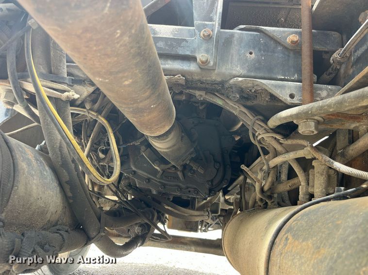 image for item LA9943 1997 Kenworth T800  semi truck