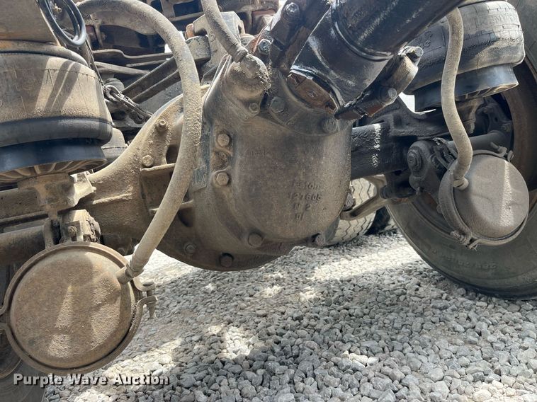 image for item LA9943 1997 Kenworth T800  semi truck