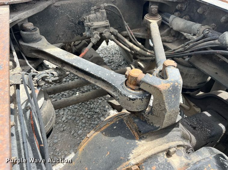 image for item LA9943 1997 Kenworth T800  semi truck