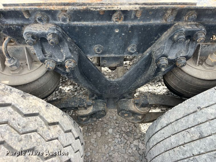 image for item LA9943 1997 Kenworth T800  semi truck