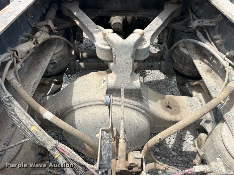 image for item LA9943 1997 Kenworth T800  semi truck