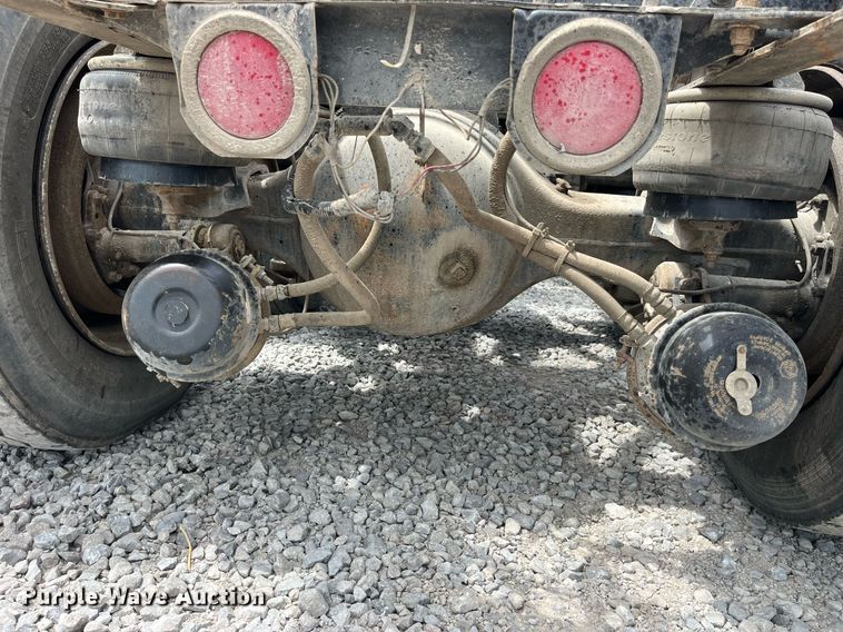 image for item LA9943 1997 Kenworth T800  semi truck