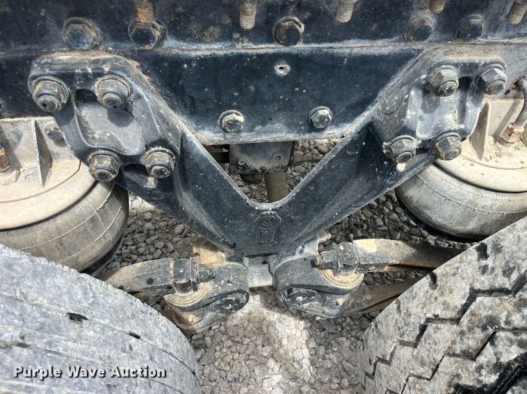 image for item LA9943 1997 Kenworth T800  semi truck