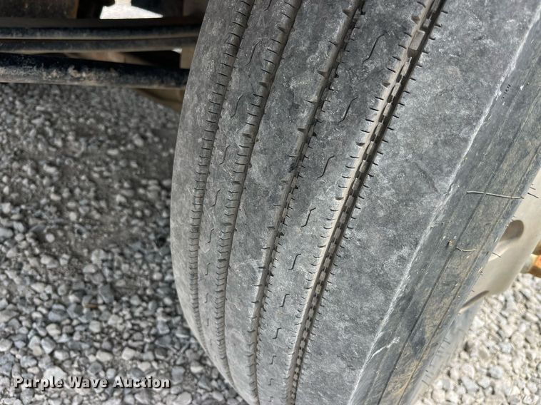 image for item LA9943 1997 Kenworth T800  semi truck