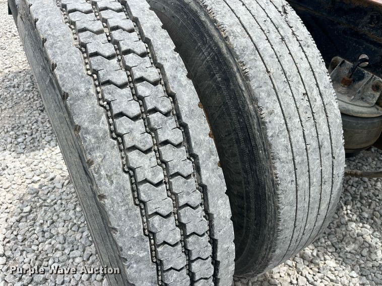 image for item LA9943 1997 Kenworth T800  semi truck