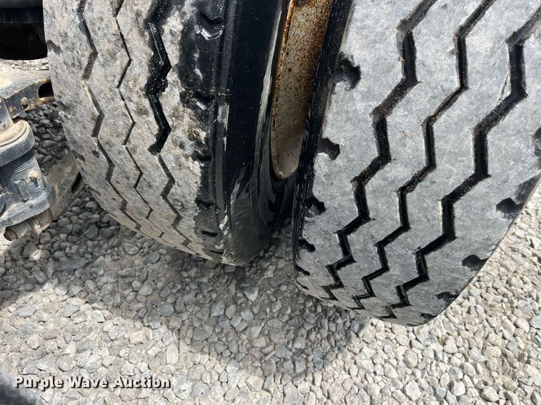 image for item LA9943 1997 Kenworth T800  semi truck