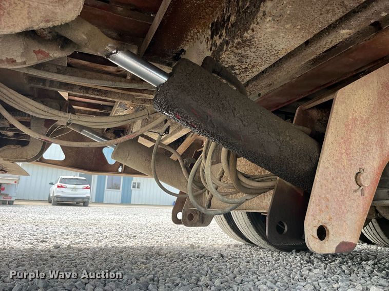 image for item LA9944 1995 Trail King TK70HT-482  drop deck equipment trailer