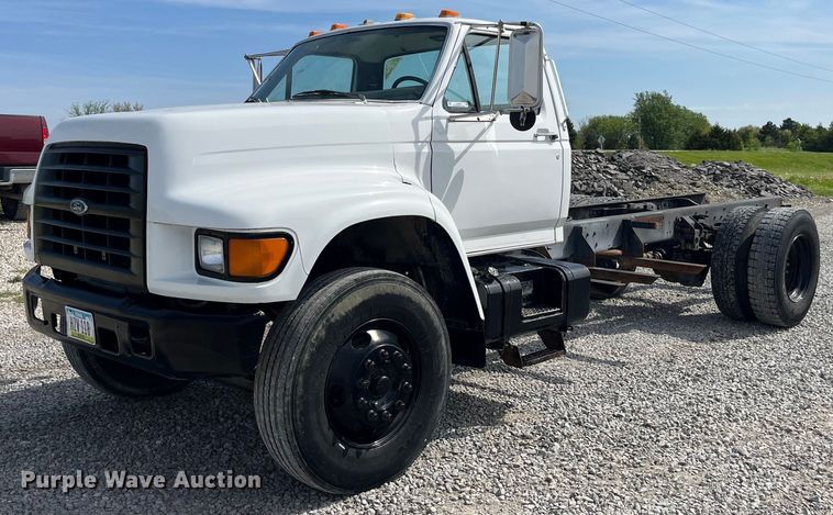 image for item LA9946 1998 Ford F700  truck cab and chassis