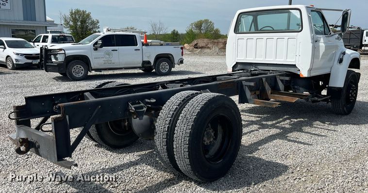 image for item LA9946 1998 Ford F700  truck cab and chassis