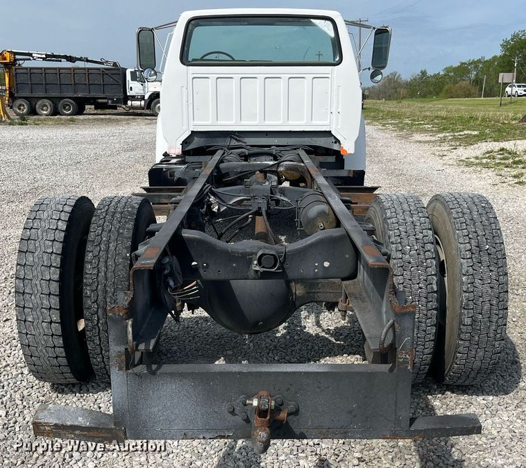image for item LA9946 1998 Ford F700  truck cab and chassis