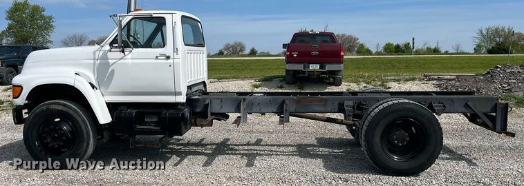 image for item LA9946 1998 Ford F700  truck cab and chassis