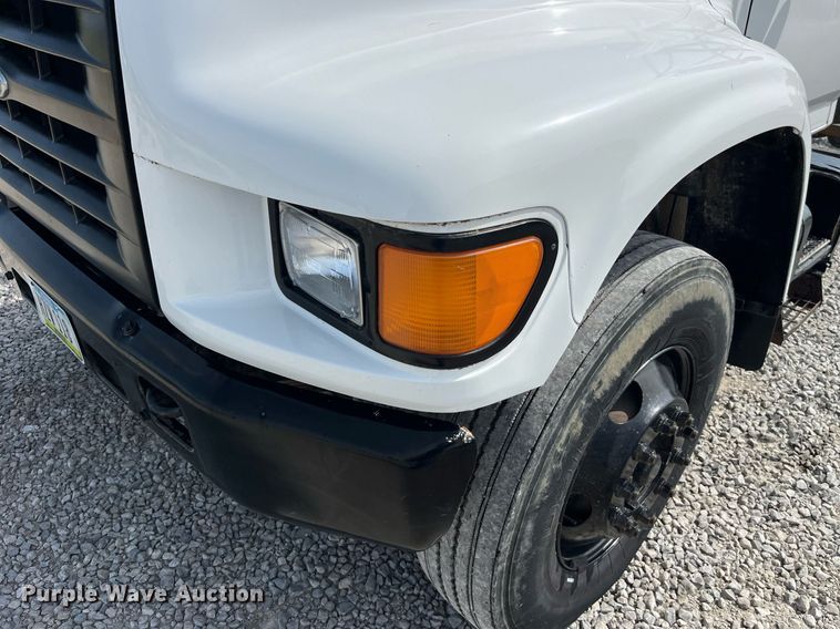 image for item LA9946 1998 Ford F700  truck cab and chassis