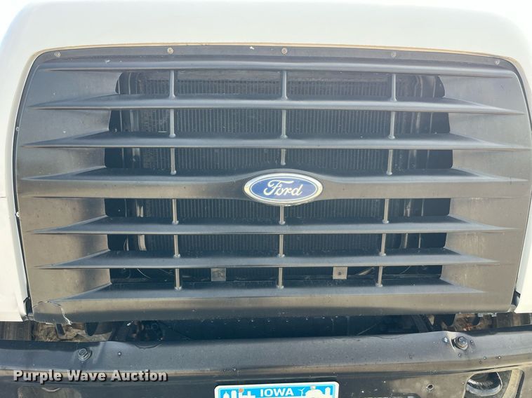 image for item LA9946 1998 Ford F700  truck cab and chassis