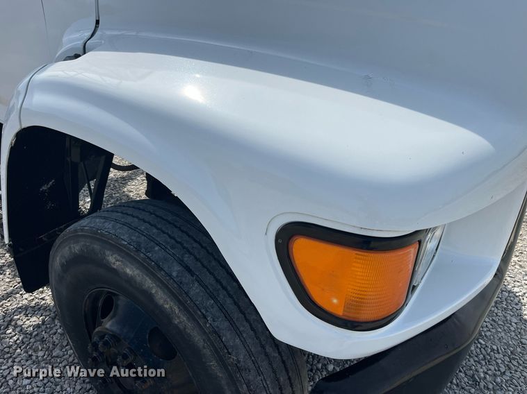 image for item LA9946 1998 Ford F700  truck cab and chassis