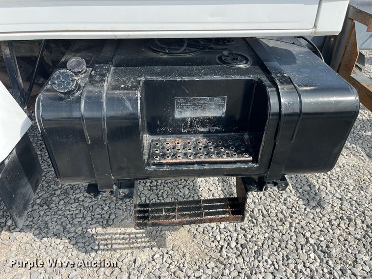 image for item LA9946 1998 Ford F700  truck cab and chassis