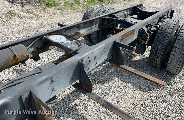 image for item LA9946 1998 Ford F700  truck cab and chassis